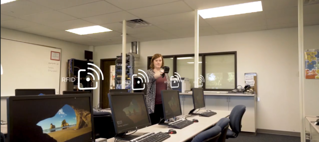 Scanning IT assets with an RFID asset tracking software and handheld